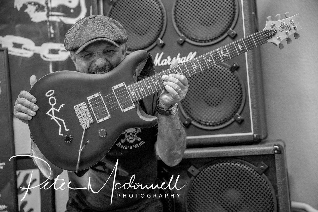 Mick bnw bite guitar